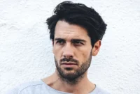 “راز تیرگی لب مردان: دلایل و عوامل مؤثر”