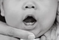 “علتهای سیاه شدن زبان نوزاد و راهنمای مراقبت از آن” “علتهای سیاه شدن زبان نوزاد و راهنمای مراقبت از آن”